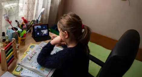 Новият период на онлайн обучение започва с притеснения