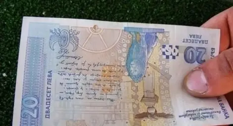 Клиент в магазин отмъстил с шамар за съмнение за фалшиви пари Клиент в магазин отмъстил с шамар за съмнение за фалшиви пари