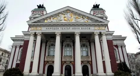 Нелепа смърт пред Народния театър в София