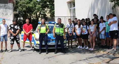 Пътни полицаи обучаваха възпитаници на Спортното училище Пътни полицаи обучаваха възпитаници на Спортното училище