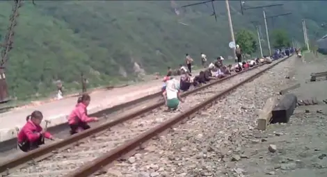 Чукове, камъни, релси &ndash; деца роби строят в Северна Корея