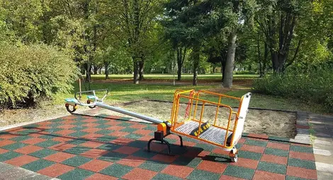 Откриват първата люлка за деца в инвалидни колички