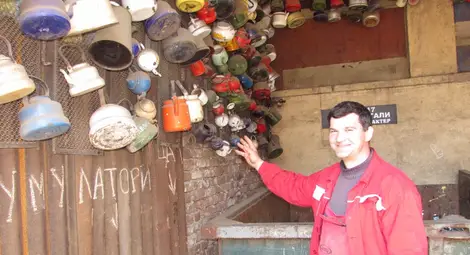 Антон атакува &bdquo;Гинес&ldquo; с рекордните 1200 чайника