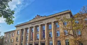 Рецидивист, обирал възрастни хора с измама за смяна на водомери, отива на съд