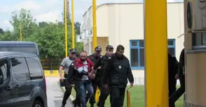 Милионерите от телефонни измами се криха като плъхове при връщането им от Румъния