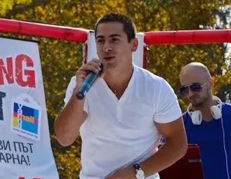 Мистър Русенски университет написал химна на БМВ феновете