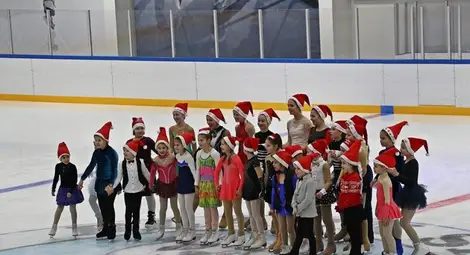 Фигуристи от Варна ще рисуват на ледената площадка в Русе Фигуристи от Варна ще рисуват на ледената площадка в Русе