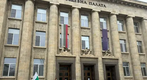 Флашмоб по младежки проект изви колоритни български хора навръх празничния 1 март в Русе Флашмоб по младежки проект изви колоритни български хора навръх празничния 1 март в Русе