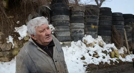 Самодейна подпорна стена за пореден път рухна в Долапите