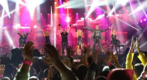 70 хиляди пяха химна под дъжда със Слави Трифонов и "Ку-ку бенд"