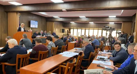 Покойници, затворници и чужденци в  подписката провалиха екореферендума