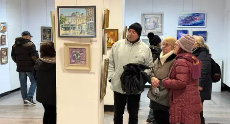 Изложбата &bdquo;Вино, любов и традиции&ldquo; на &bdquo;Борисова&ldquo; 6 в Русе превръща 80 платна в празник на изкуството