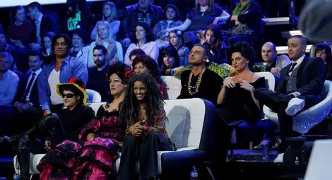 Фицата загрява с фолклорен кавър на AC/DC, Криско остава само с мимики за Адел