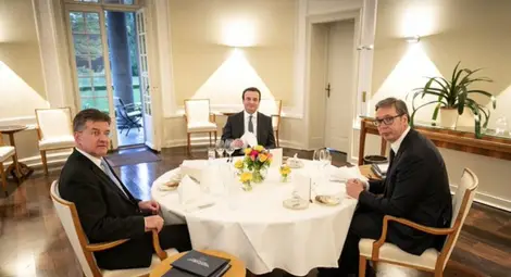 Президентът на Сърбия Александър Вучич свика среща с представители на косовските сърби в неделя в Белград Президентът на Сърбия Александър Вучич свика среща с представители на косовските сърби в неделя в Белград