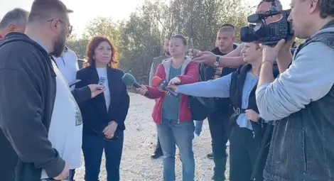 Рена Стефанова: Отново питаме дали има незаконен строеж до буферния ТИР-паркинг Рена Стефанова: Отново питаме дали има незаконен строеж до буферния ТИР-паркинг