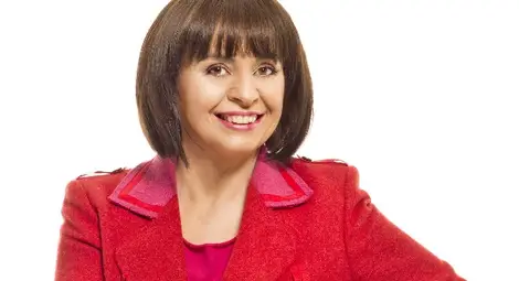 Миглена Ангелова искрено и лично посреща гости с ролки на главата Миглена Ангелова искрено и лично посреща гости с ролки на главата