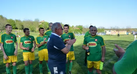 В Долапите раздават шампанско като след мач в Първа лига