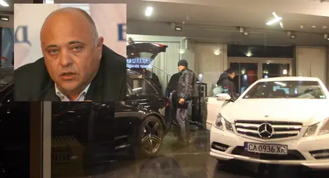 Книжа от рали Дакар в ресторант, свързан с Орлин Алексиев