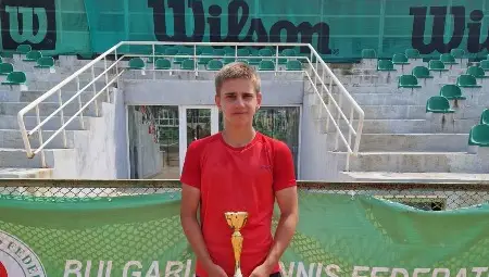 Алекс Митев вицешампион на държавното по тенис