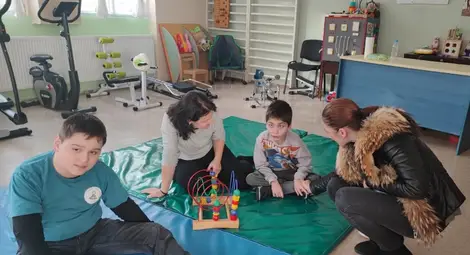 Рециклирана хартия помага и на природата, и на деца с увреждания