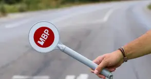 18-годишен полицейски син се правил на катаджията с бащината униформа