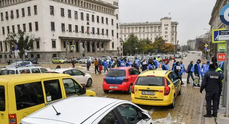 КТ "Подкрепа" затвори бул."Цар Освободител" в протест срещу извънредния труд
