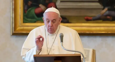 Папа Франциск намалява с 10% заплатите на кардиналите