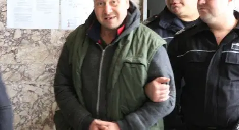 Сделка от затвора: Петко Стрелеца от Лясковец си прехвърлил имотите на пожарникар Сделка от затвора: Петко Стрелеца от Лясковец си прехвърлил имотите на пожарникар