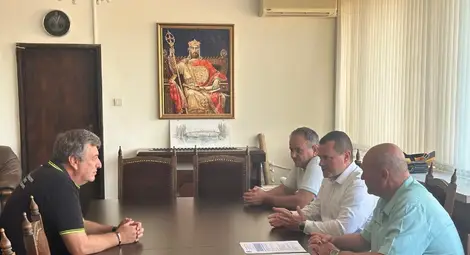 Пенчо Милков прие дарение от Националната асоциация на доброволците за справяне с пожари