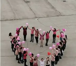 Каравеловци посветиха на приятелството флашмоб-сърце