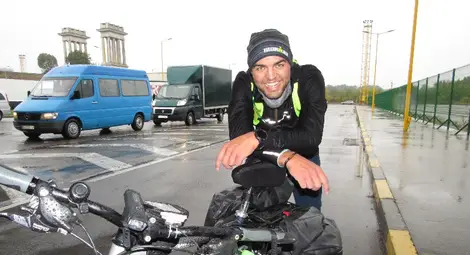 Посрещнаха ултрамаратонеца Момчил Димитров с домашна ракия, семки и &bdquo;Русенско варено&ldquo;