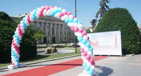 Празнична украса, арка и червен килим ще очакват абитуриентите от Випуск 2024 в Русе