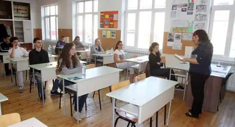 Над 50 000 зрелостници на матура
