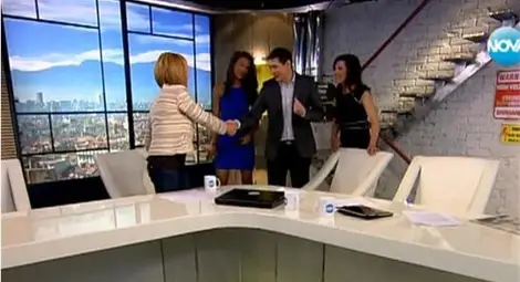 Виктор и Ани спретнаха първоаприлска шега на Манолова. Тя: Имам чувство за хумор, но не чак толкова