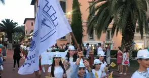 Балерини, мажоретки и певци покориха  публиката на фестивал в Италия