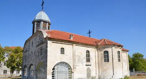 Разбиха църковна стена заради касичките с дарения