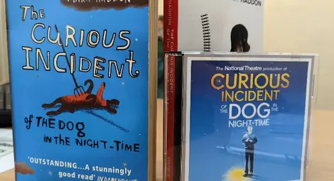 Пиесата &bdquo;Странна случка с куче през нощта&ldquo; събра актьори и млади театрали в Английската гимназия в Русе