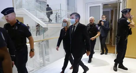 Осъдиха бившия френски премиер Франсоа Фийон за скандала "Пенелопигейт" Осъдиха бившия френски премиер Франсоа Фийон за скандала "Пенелопигейт"