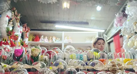 Боб с джолан за 14 лева, чаша вино за 4 лева - най-големият коледен базар отвори на 70 км от Русе Боб с джолан за 14 лева, чаша вино за 4 лева - най-големият коледен базар отвори на 70 км от Русе