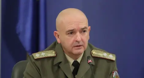 Наложи се дори да деактивирам един имейл заради гневни послания, каза проф. Венцислав Мутафчийски