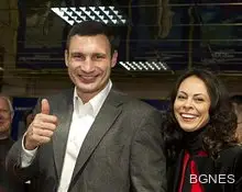 Съпругата на Кличко ще пее преди боя на брат му с Леапай