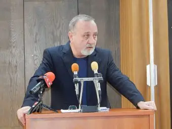 Неделчев към Стоилов: Не знам дали ще ви светне синята лампа, но има червена новина Неделчев към Стоилов: Не знам дали ще ви светне синята лампа, но има червена новина