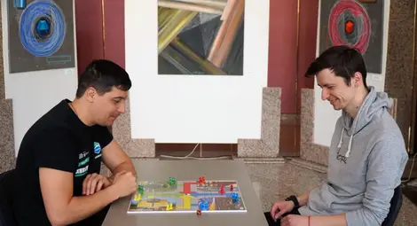 Турнир по &bdquo;Не се сърди, човече&ldquo; събира малки и големи в Русе /галерия/