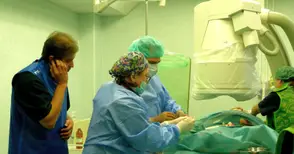 Професори от Европа правят уникална операция в „Медика“