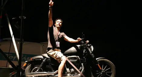 Безработен от село Росен спечели наградата на Еврофутбол - Harley-Davidson Iron 883