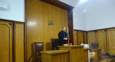 Две паралелки от СУ &bdquo;Христо Ботев&ldquo; посетиха Съдебната палата в Русе /галерия/