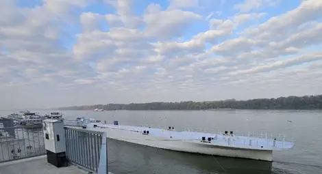 Русе се сдоби със сцена в реката Русе се сдоби със сцена в реката