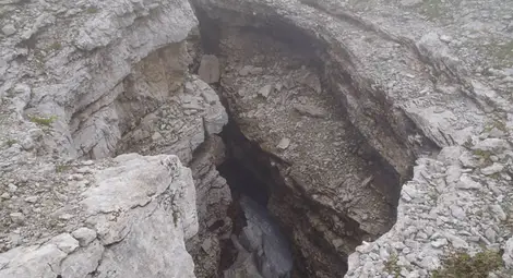 Археолози откриха пещера утроба край Златоград