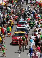 Полицията откри огън по кола на Тур дьо Франс