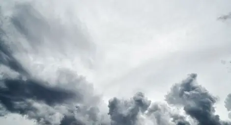 Температурите се понижават, опасно време в половин България